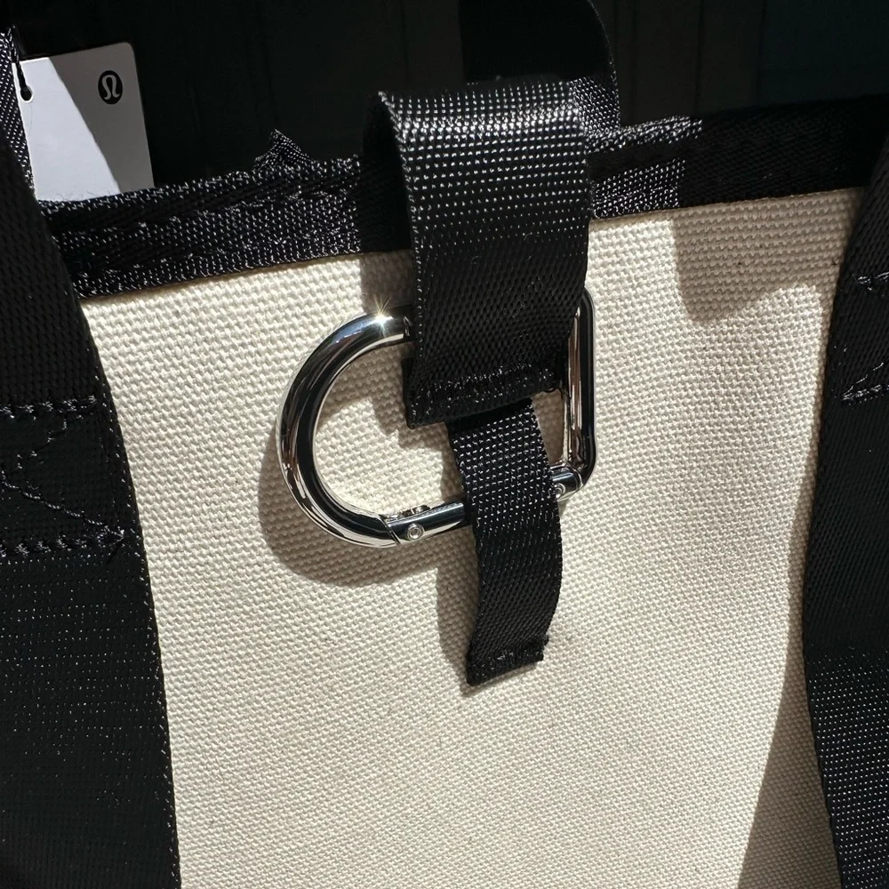 lululemon Racket Bag 19L - Picture 14 of 14